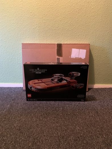 Lego UCS Luke Skywalker's Land speeder and display case