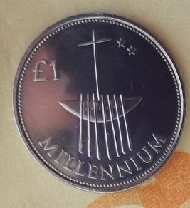 1 pound coin in case year 2000