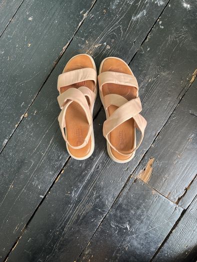 Size 40 Oletti blush pink soft leather sandals