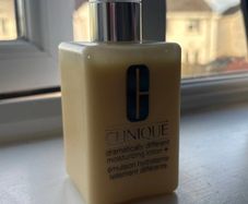 Clinique dramatically different moisturising lotion
