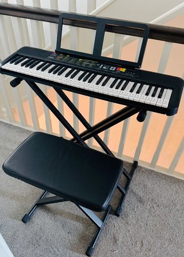 Yamaha PSR-F52 digital keyboard, stand and stool - all in one bundle - near new!