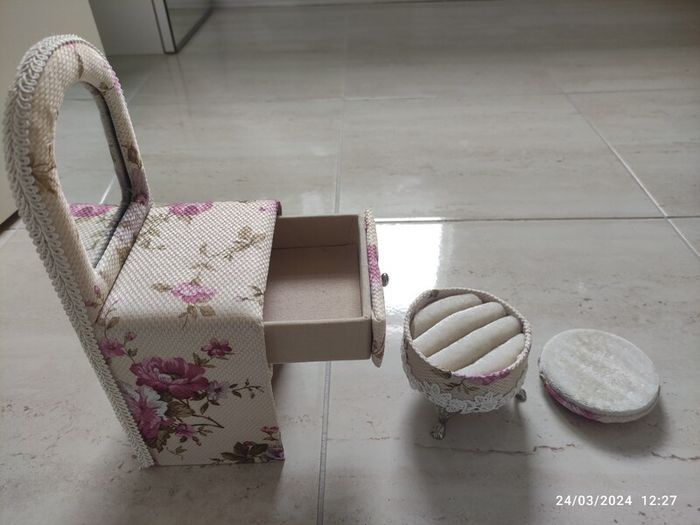 Mini Cute Dresser Jewelry box