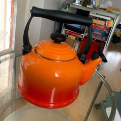 Le Creuset whistling