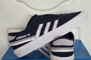Unisex Adidas shoes size UK 6