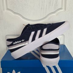Unisex Adidas shoes size UK 6