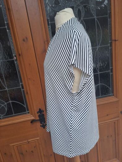 Gallery stripe top
