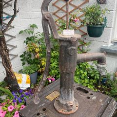 Vintage Cast Iron Hand Water Pump ,Original Garden Feature / Restoration Project