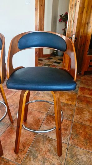 Bar stools in perfect condition