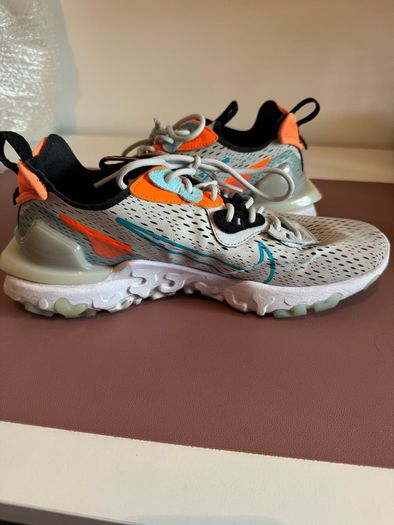 Unisex Nike Runners - Size UK8 / EU42.5