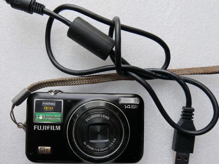 Fujifilm JX250 14 Megapixel Digital Camera - Works Well.