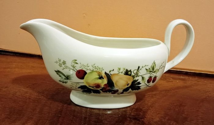 Vintage Royal Doulton Miramont 32 piece Dinner Set. Translucent China.
