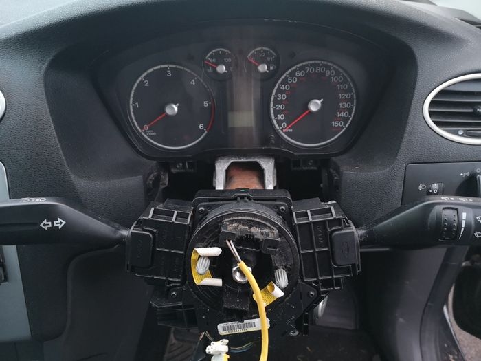 ford focus 05-11 under steering wheel tape,switches,plugs/all incl.