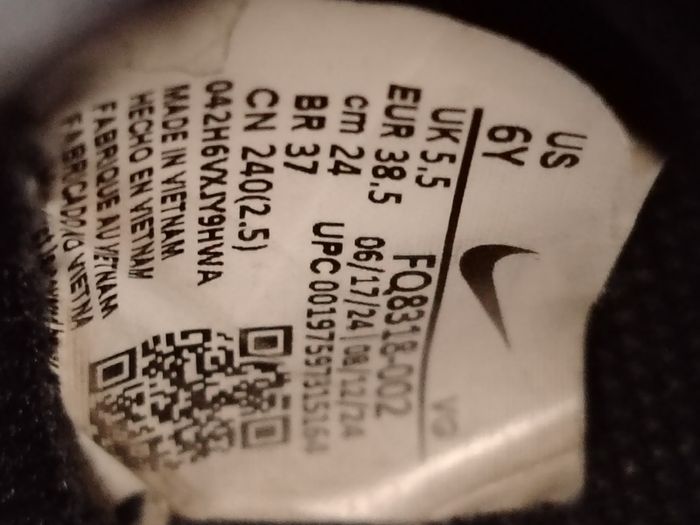 Girls Nike football boots size 5.5 (38.5)