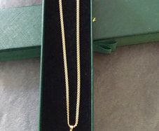 18 ct gold ladies necklace and pendant