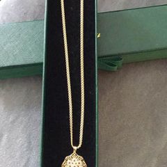 18 ct gold ladies necklace and pendant