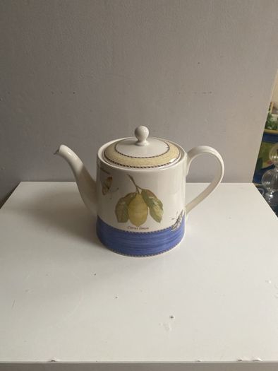 Sarah's Garden from the Wedgwood collection tea pot