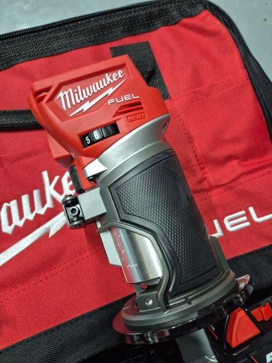 Milwaukee M18 Fuel Compact Trim Router Kit