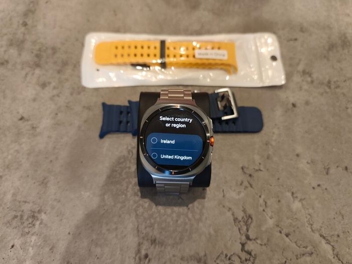 Samsung Watch Ultra 2025 as new with metal strap and 2 more straps