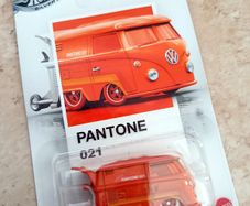 Hot Wheels 2025 Volkswagen Kool Kombi Pantone 021 Silver Series 4/6 JKY47