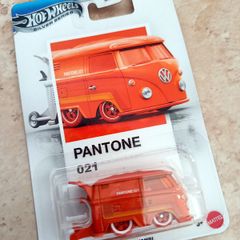 Hot Wheels 2025 Volkswagen Kool Kombi Pantone 021 Silver Series 4/6 JKY47