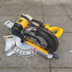 Dewalt mitre saw 305 mm