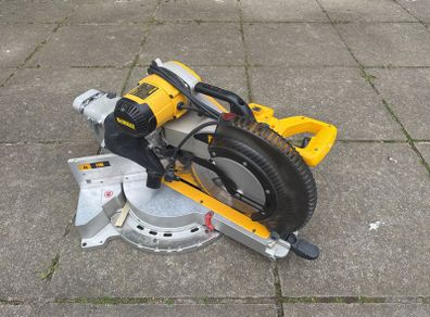 Dewalt mitre saw 305 mm