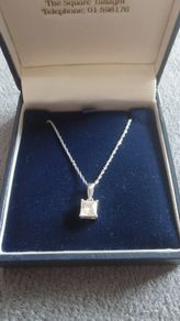 9k white gold pendant