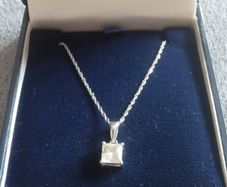9k white gold pendant