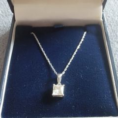 9k white gold pendant