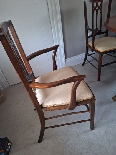 8 Dining Room Chairs