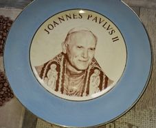 Collectors Plate Pope John Paul II commemorating his visit to Ireland in 1979, no chips or cracks, Postal Available or Collection