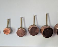 Set of 6 graduated copper saucepans with brass handles