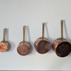 Set of 6 graduated copper saucepans with brass handles