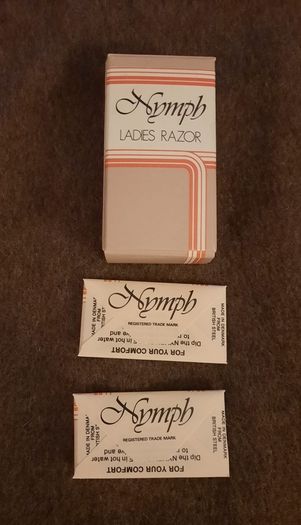 ladies vintage nymph razor with two razor blades in original packaging circa 1960's in excellent condition with no issues FREE STANDARD POSTAGE INCLUDED