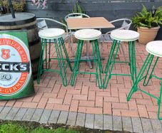 Becks bar sign