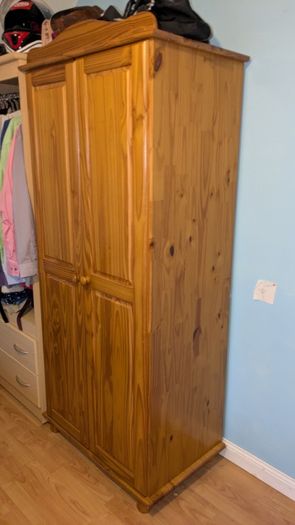 Bedroom furniture set