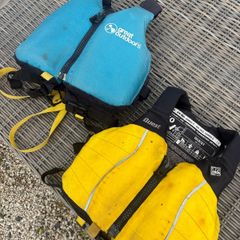 Childrens life jackets (2)