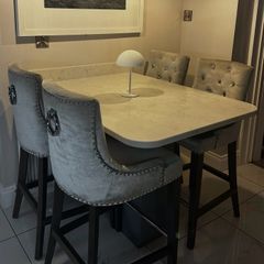 Quartz breakfast bar and 4 high chairs