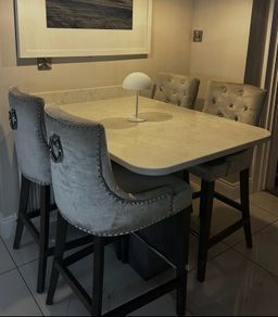 Quartz breakfast bar and 4 high chairs