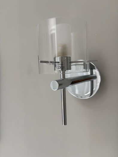 Bathroom wall light