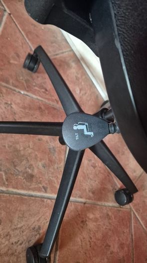 Comfortable Black Office Chair (Adjustable & Reclining )