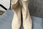 Ladies boots size 6 like new