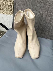 Ladies boots size 6 like new
