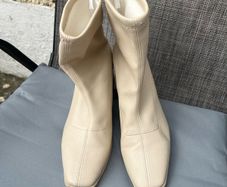 Ladies boots size 6 like new