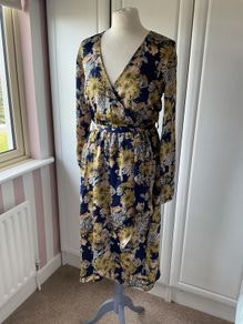 dress Bnwt ichi dress navy floral print dress size small 10/12