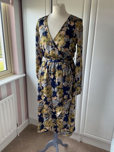 dress Bnwt ichi dress navy floral print dress size small 10/12
