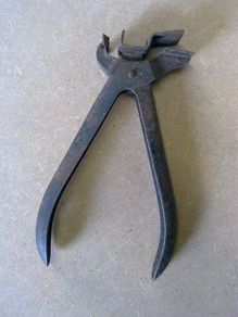 Old unidentified hand tool