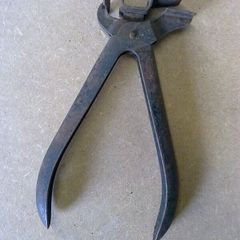Old unidentified hand tool