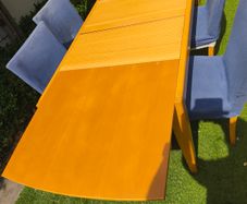 Extendable table + 4 chairs