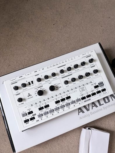 Abstrakt Instruments Avalon Baseline - White